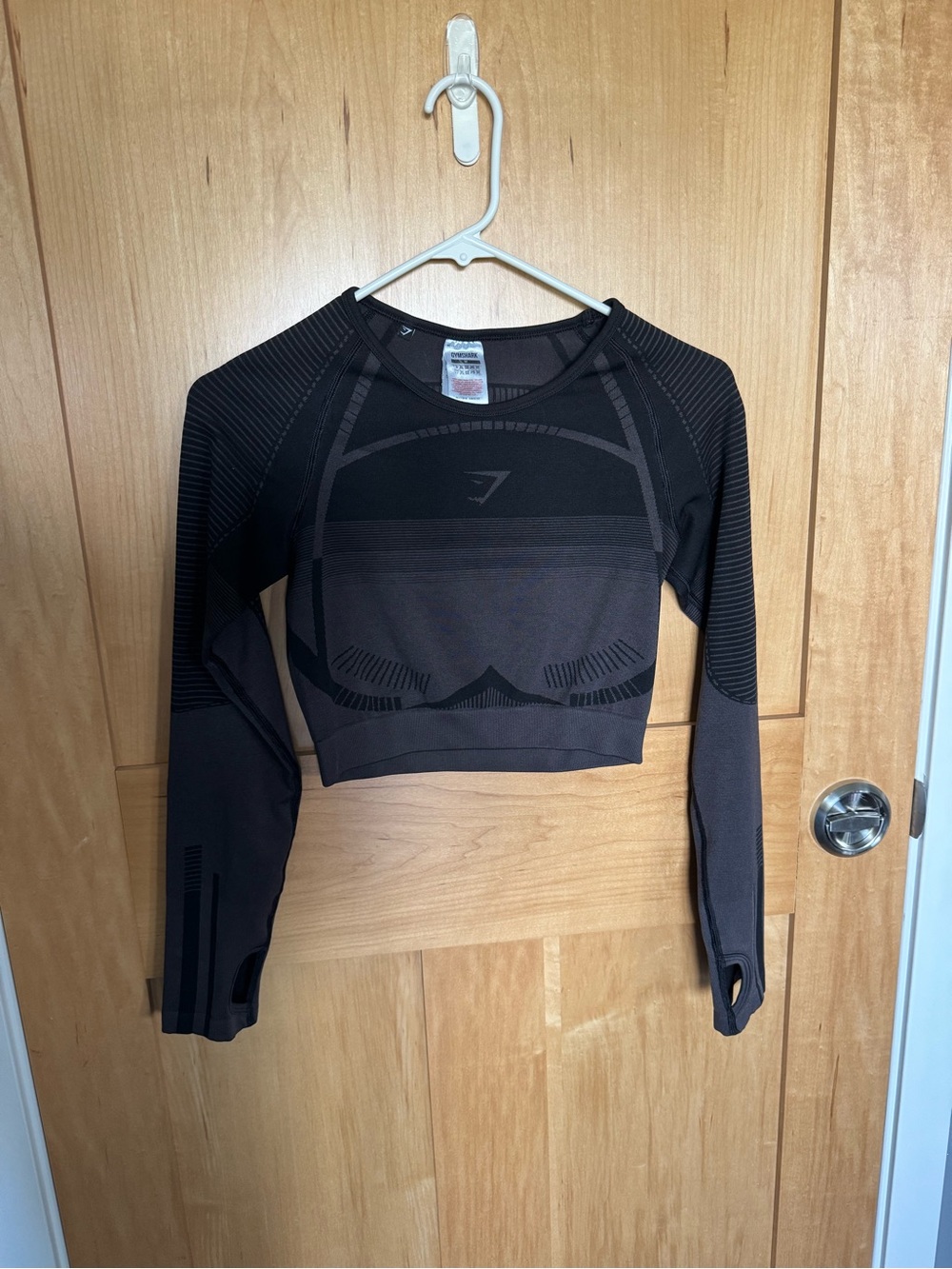 Gymshark Black Seamless Long-Sleeve Crop Top with Thumbholes